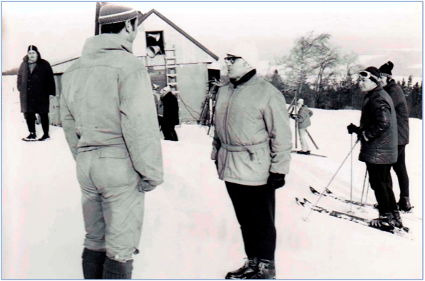 Hl�en� hlavn�ho rozhod��ho �editeli z�vodu Ing. Karel Raich, Karel Huvar p�i zah�jen� p�ebor� �kol